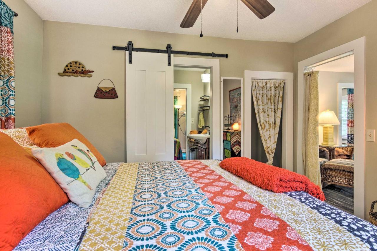 Shaw Creek Cottage With Fire Pit And Forest Views เฮนเดอร์สันวิลล์ ภายนอก รูปภาพ