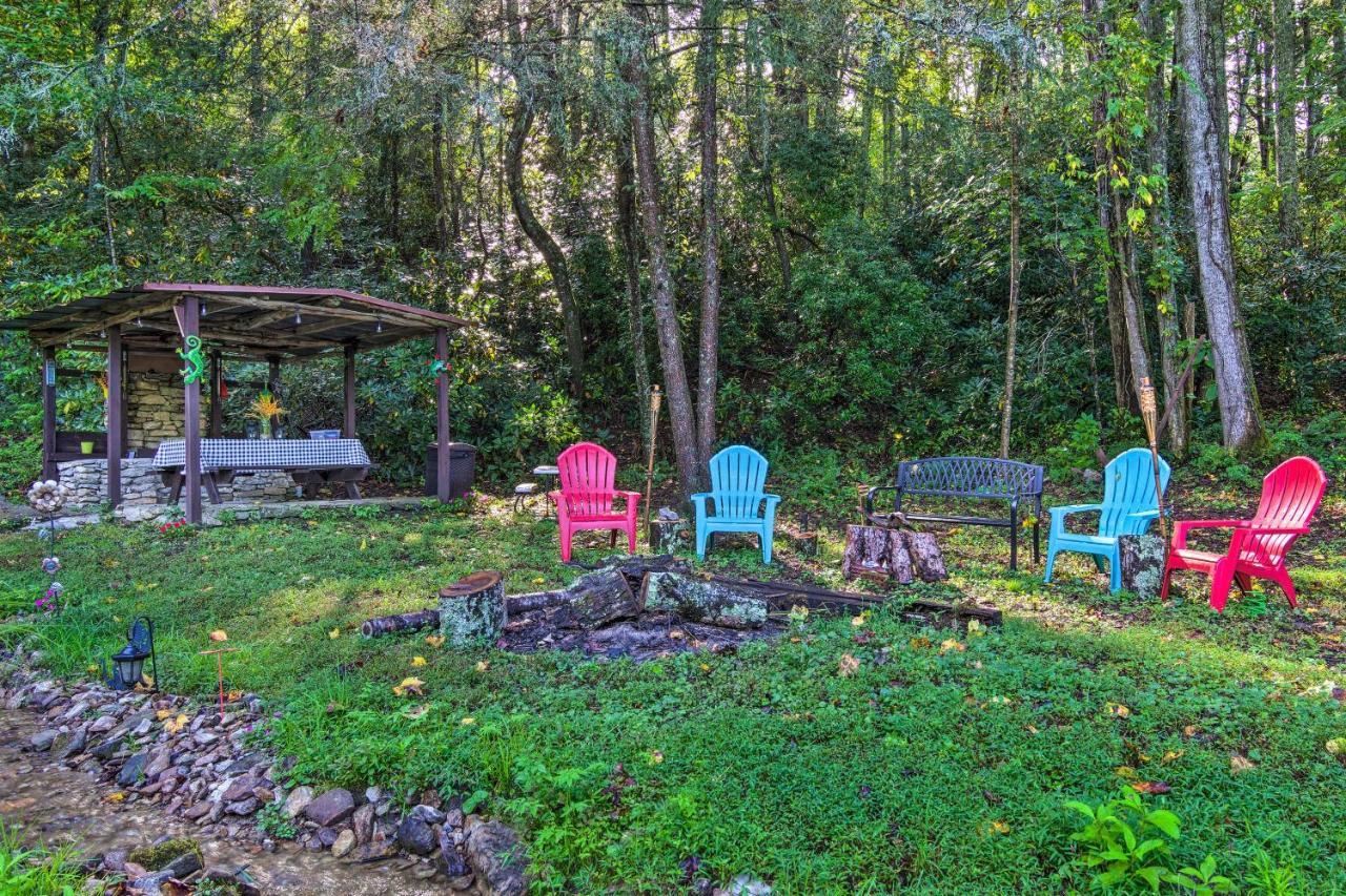 Shaw Creek Cottage With Fire Pit And Forest Views เฮนเดอร์สันวิลล์ ภายนอก รูปภาพ