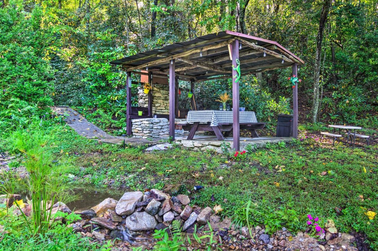 Shaw Creek Cottage With Fire Pit And Forest Views เฮนเดอร์สันวิลล์ ภายนอก รูปภาพ