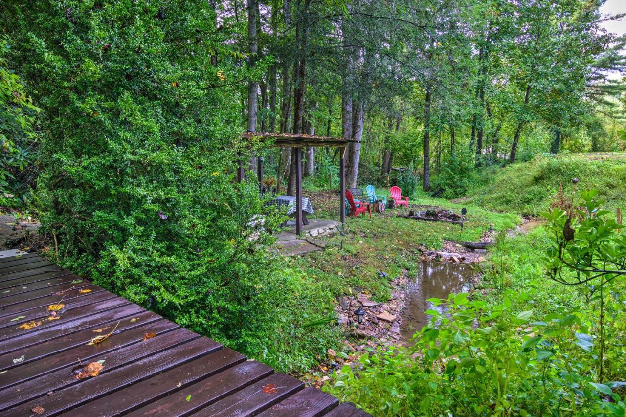 Shaw Creek Cottage With Fire Pit And Forest Views เฮนเดอร์สันวิลล์ ภายนอก รูปภาพ